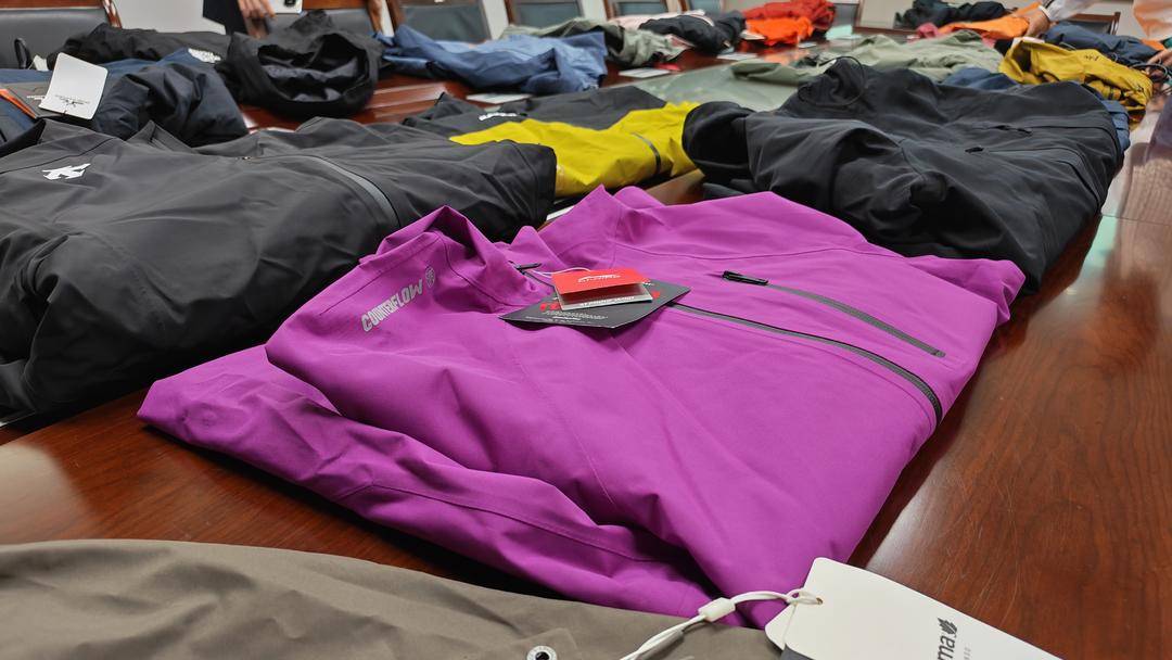 注意!冲锋衣40款里3款“不防水”<strong></p>
<p>引力币</strong>,教你一招在家也能测