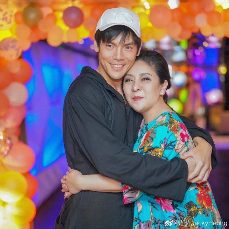 向太回应“向家破产”传闻:珠宝、豪宅都在<strong></p>
<p>cbb炒币吧</strong>,还养着1000多名员工;向佐力挺:说话的人请有点底线