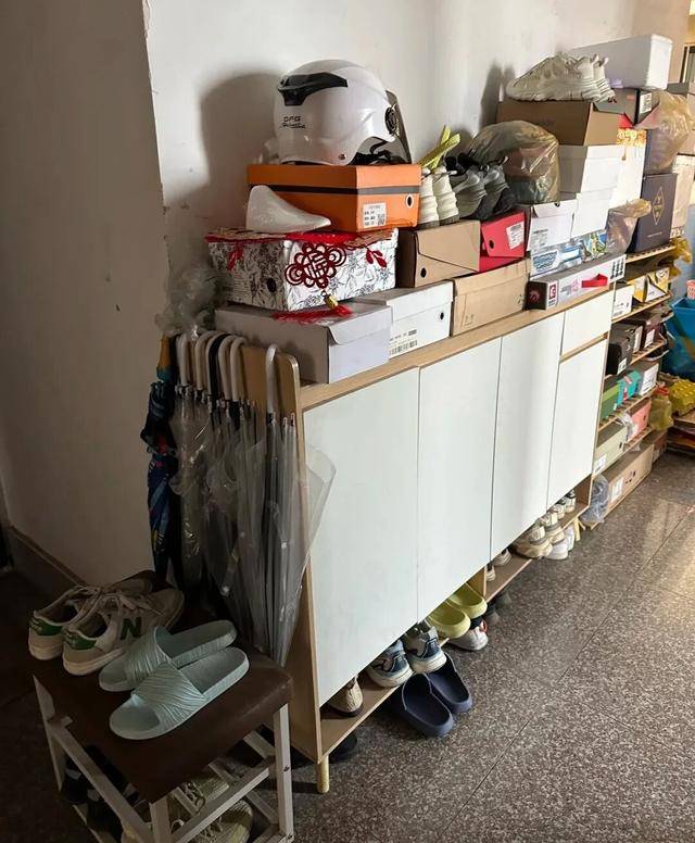 物业“不让门口放鞋子”<strong></p>
<p>cbb炒币吧</strong>，门口放鞋柜违法吗？