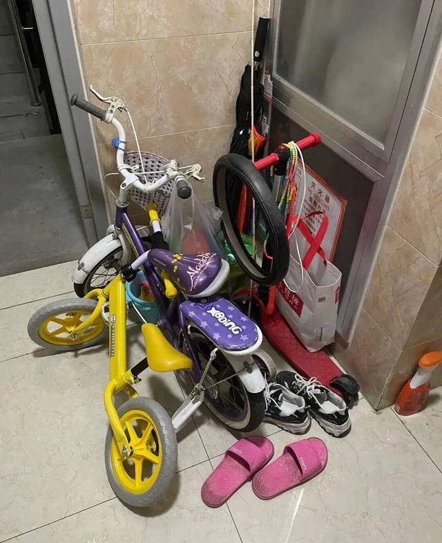 物业“不让门口放鞋子”<strong></p>
<p>cbb炒币吧</strong>，门口放鞋柜违法吗？