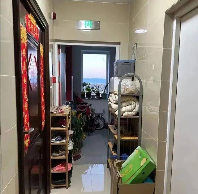 物业“不让门口放鞋子”<strong></p>
<p>cbb炒币吧</strong>，门口放鞋柜违法吗？