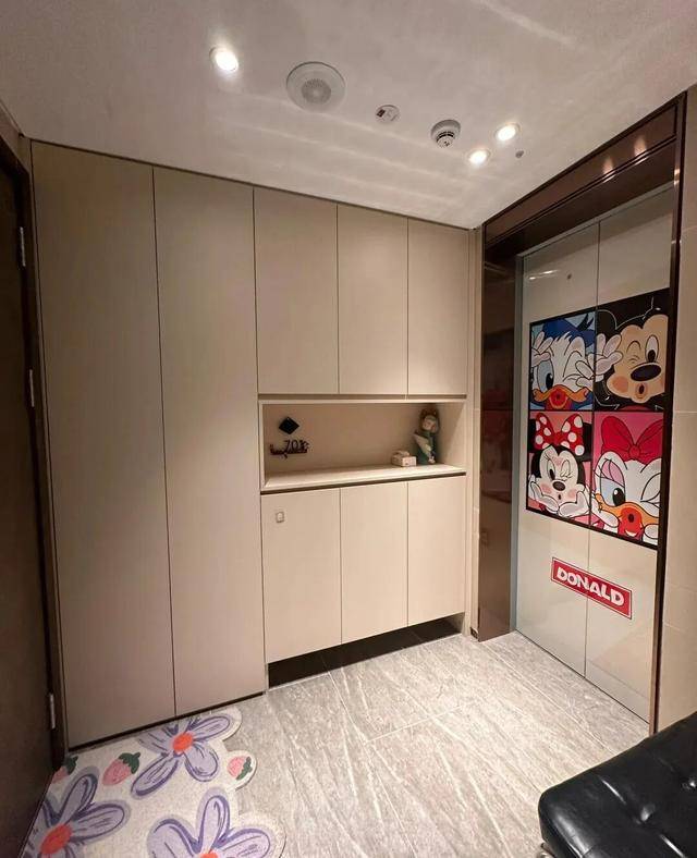 物业“不让门口放鞋子”<strong></p>
<p>cbb炒币吧</strong>，门口放鞋柜违法吗？