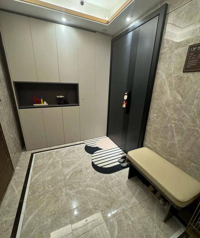 物业“不让门口放鞋子”<strong></p>
<p>cbb炒币吧</strong>，门口放鞋柜违法吗？