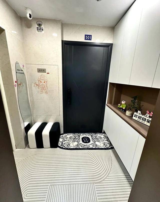 物业“不让门口放鞋子”<strong></p>
<p>cbb炒币吧</strong>，门口放鞋柜违法吗？