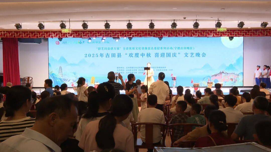 <strong></p>
<p>cbb炒币吧</strong>我县举办“欢度中秋 喜迎国庆”文艺晚会