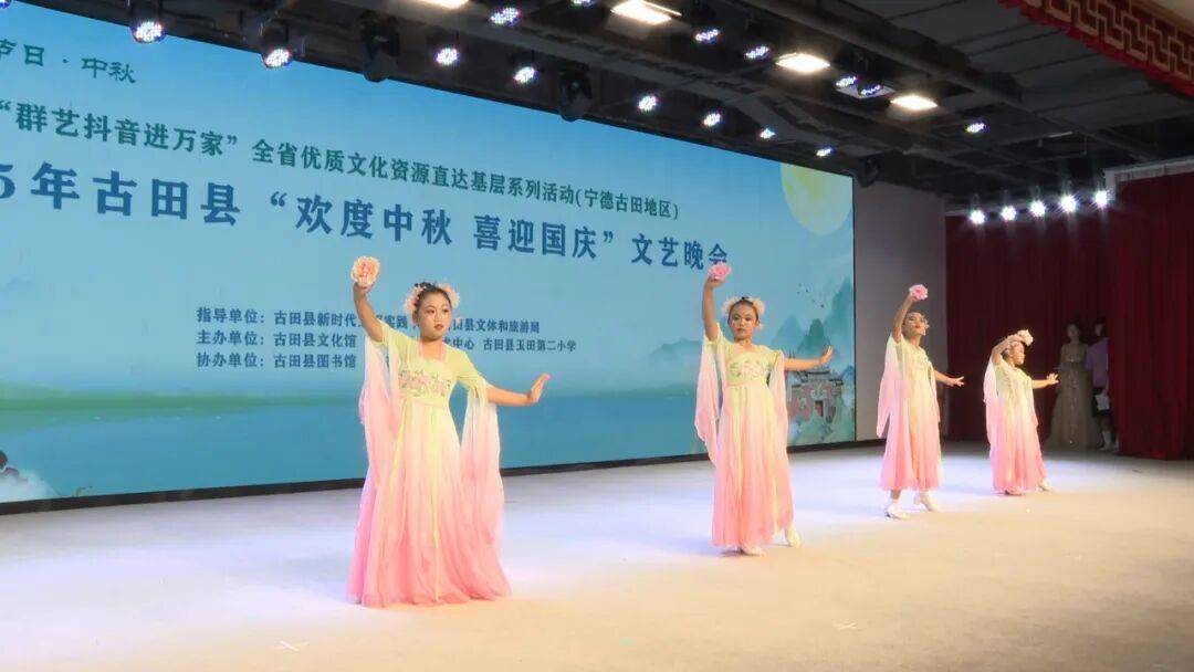 <strong></p>
<p>cbb炒币吧</strong>我县举办“欢度中秋 喜迎国庆”文艺晚会