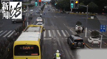 事发上海晚高峰!汹涌车流中<strong></p>
<p>永旺币</strong>,一男子绝望跳车,直奔民警而去……