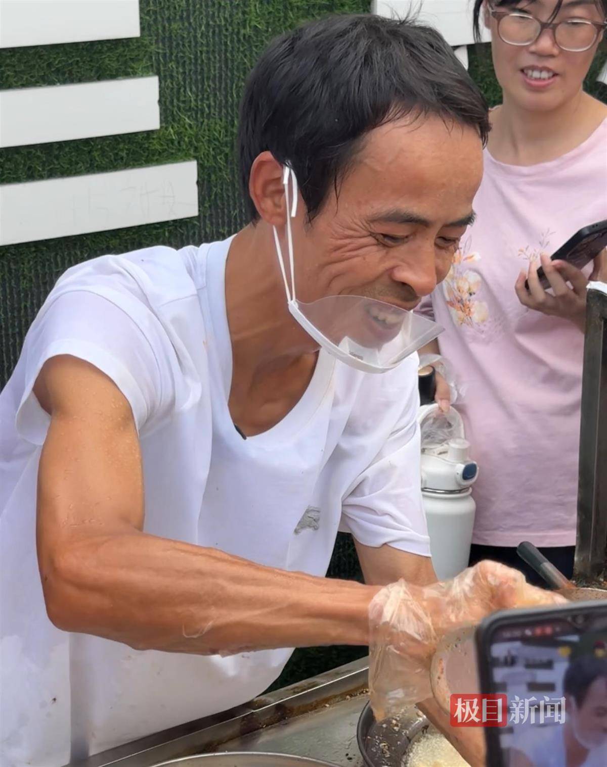 对话鸡排哥李俊永:爆火后每天一二十个镜头对着我<strong></p>
<p>永旺币</strong>,未来不考虑直播带货,更愿意和顾客待在一起