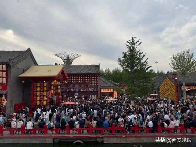 “聪明的人已经提前出发了”<strong></p>
<p>永旺币</strong>,结果高速上全是聪明人!