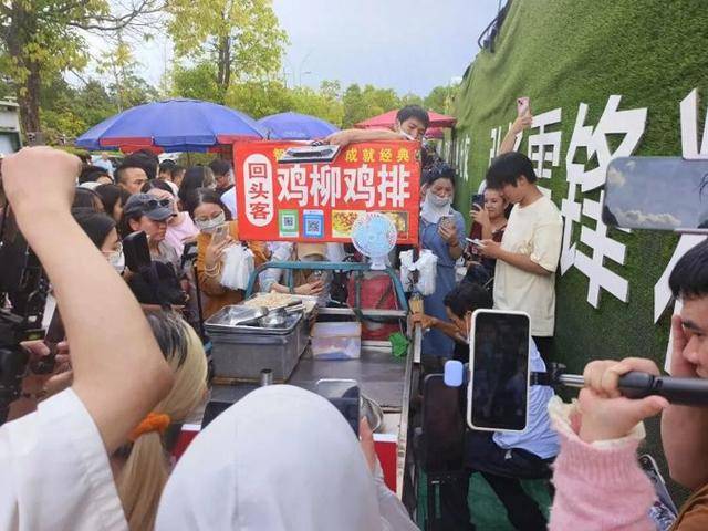 被流量砸中的“鸡排哥”:炸到中暑<strong></p>
<p>永旺币</strong>,每天睡三四个小时,怕辜负顾客不舍得休息