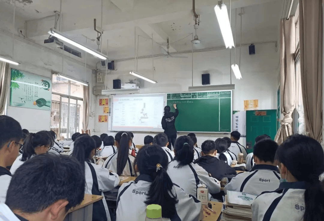 江西上饶初中生物教师郑忆晴因病去世<strong></p>
<p>麦奇币行情</strong>,年仅35岁