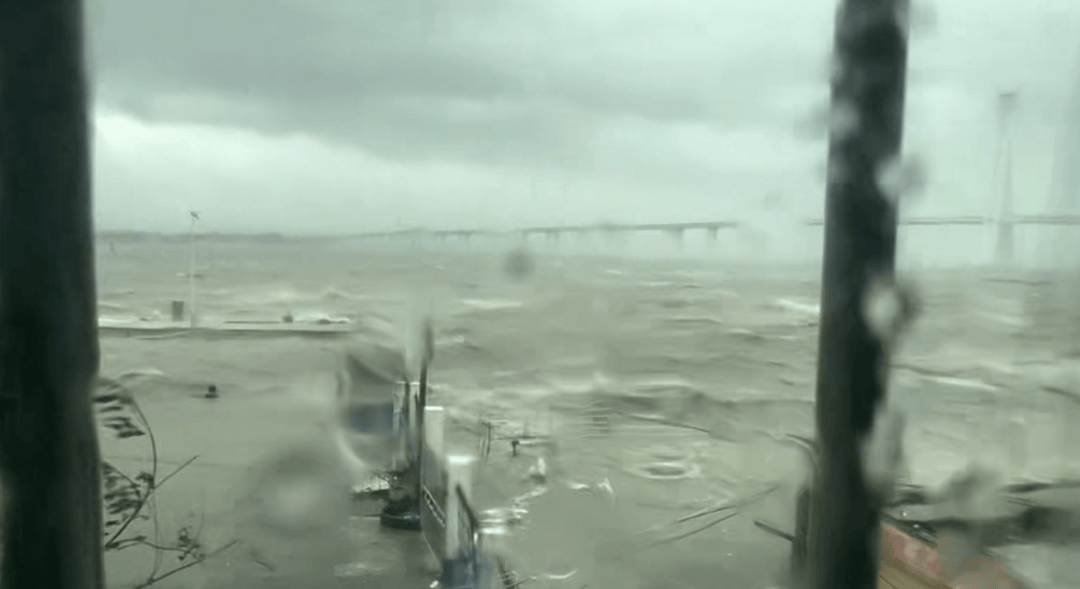 突发！海水倒灌<strong></p>
<p>gxs币交易</strong>，涌上路面，多地紧急宣布"五停"！又有新台风生成