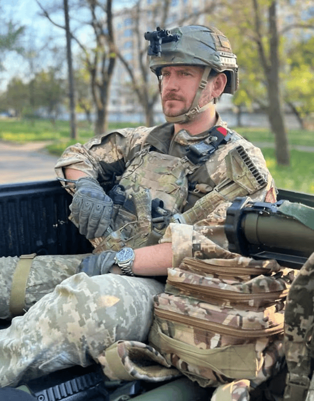 乌军一英国雇佣兵返乡后开枪自杀:年仅40岁<strong></p>
<p>gxs币交易</strong>,曾在前线失去左腿