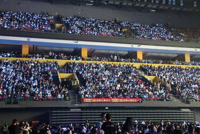 孙楠演唱会超燃舞台<strong></p>
<p>gxs币交易</strong>！郑州万人合唱《红旗飘飘》