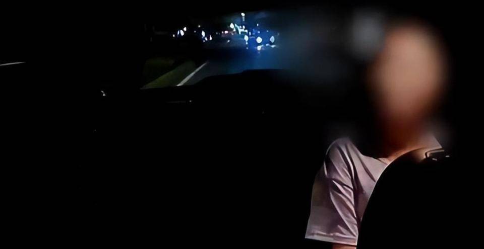 女子打车不给高速过路费<strong></p>
<p>炒币培训</strong>,扬言“没钱我不给,有钱我也不给” !司机将其送回起点