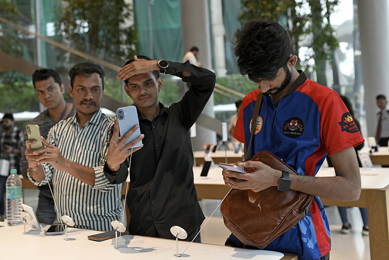 印度政府被曝正积极鼓励海外印度人回国<strong></p>
<p>炒币培训</strong>,但想让这些人从美回国绝非易事