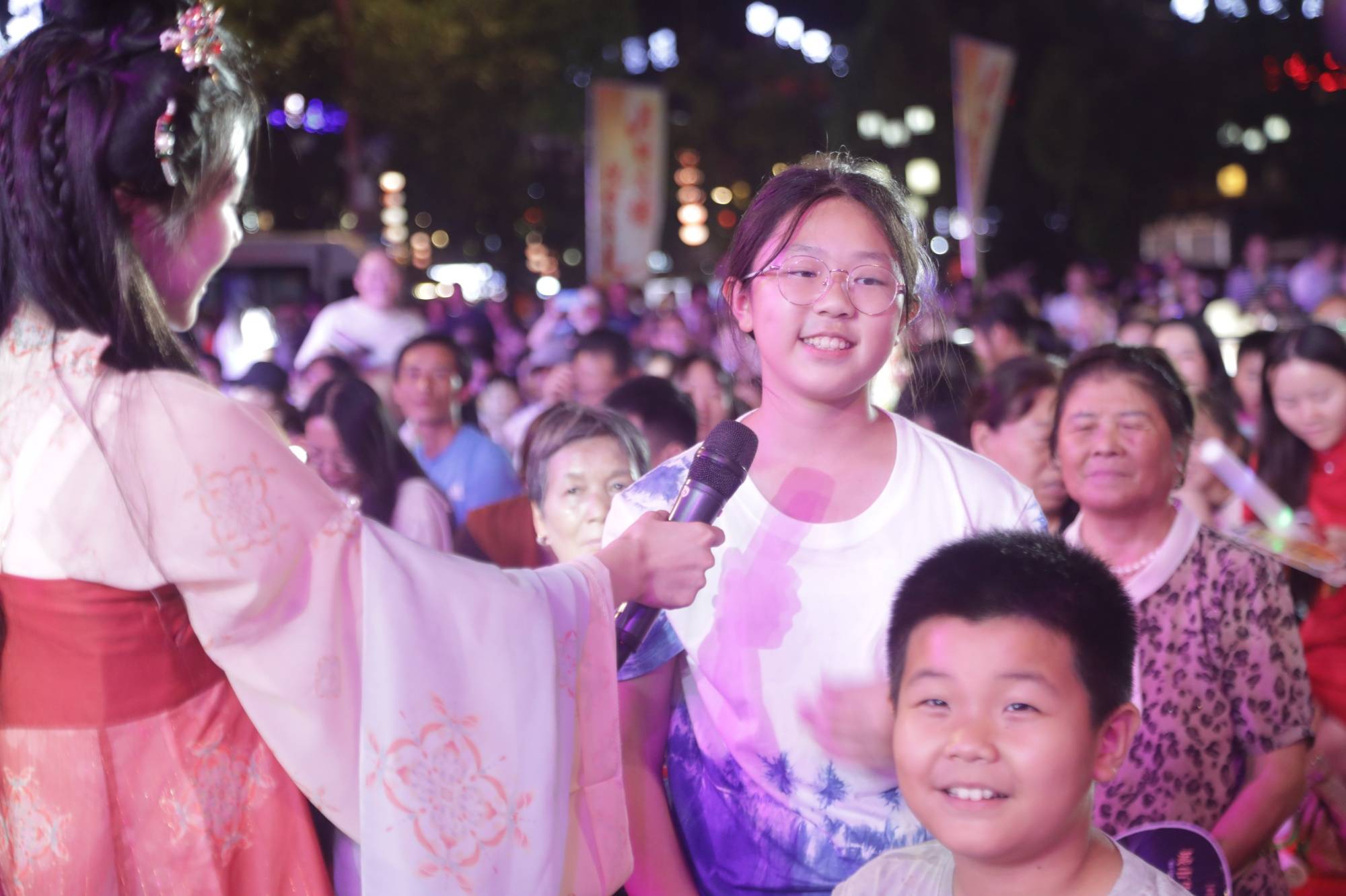 月映火塘 悦唱荔波<strong></p>
<p>炒币培训</strong>!这场中秋音乐晚会点燃团圆夜