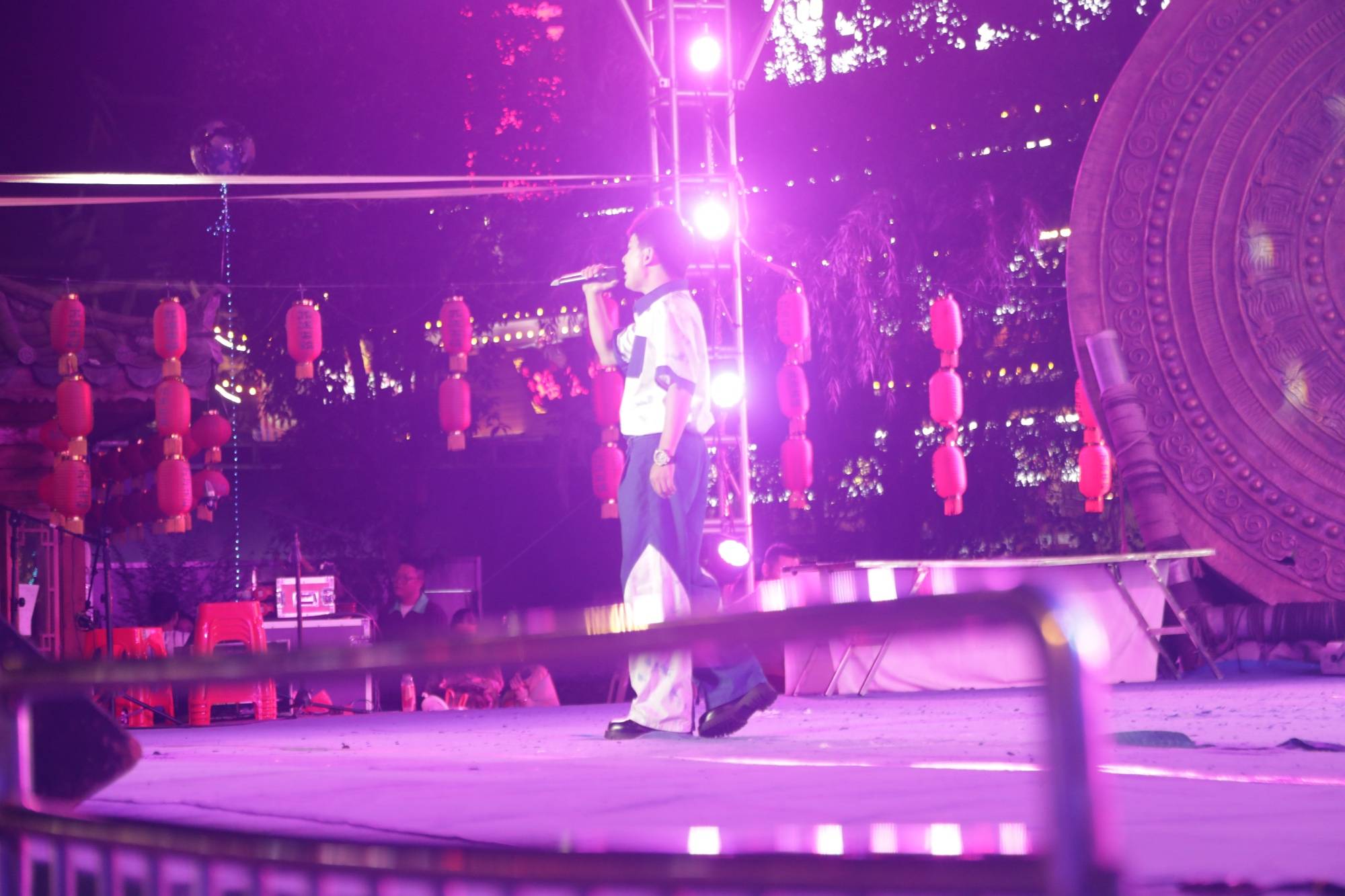 月映火塘 悦唱荔波<strong></p>
<p>炒币培训</strong>!这场中秋音乐晚会点燃团圆夜