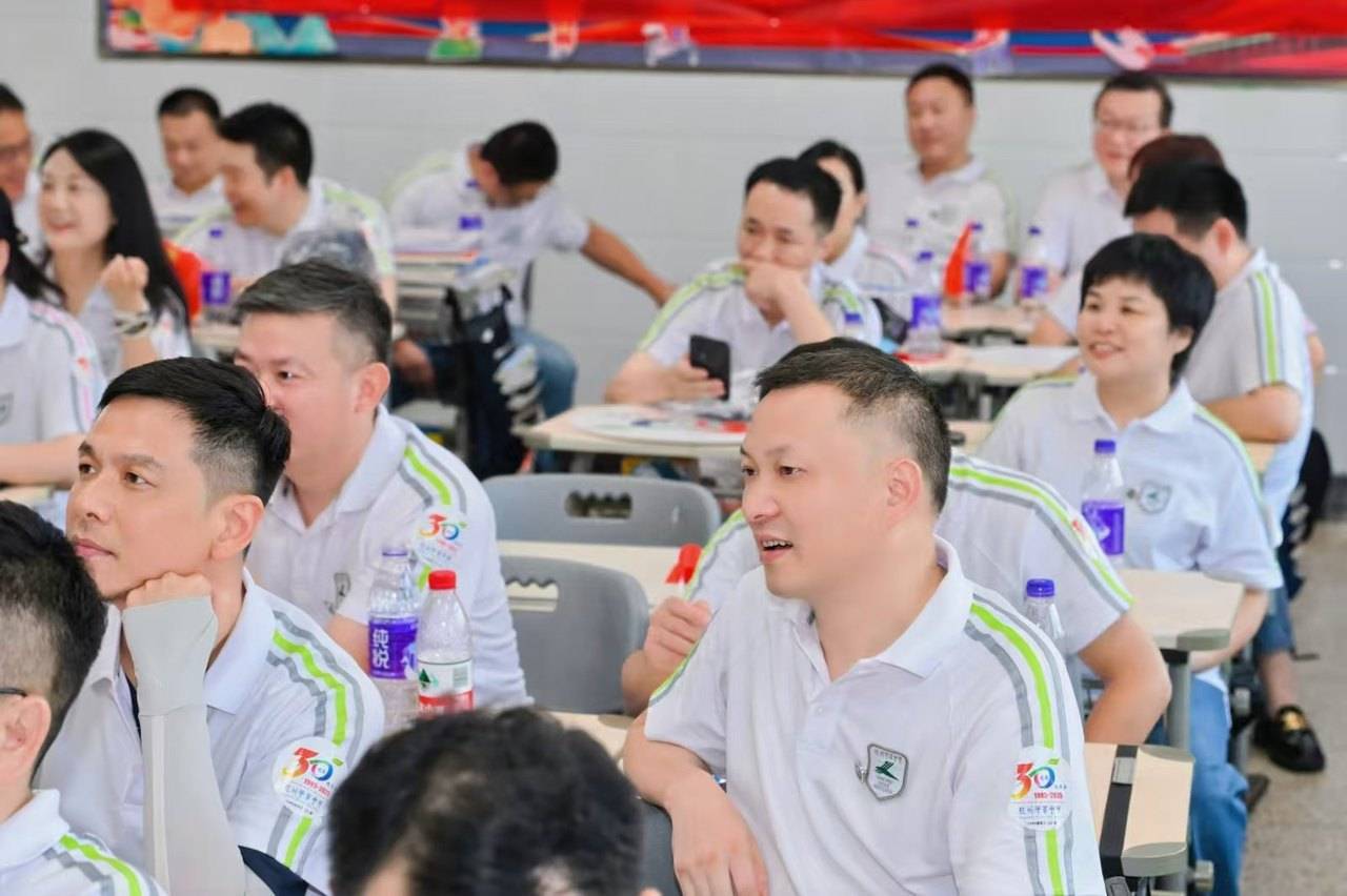 那个让老师骄傲的“调皮”班级！30年同学聚会<strong></p>
<p>龙渊币</strong>，还伴有一封来自贵州的感谢信