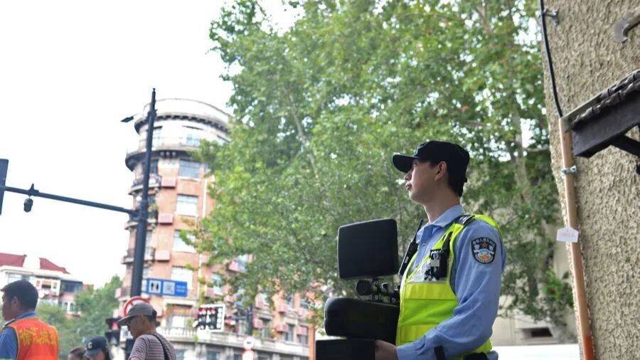 突然群发<strong></p>
<p>币圈老沈</strong>！大批上海市民收到警方短信！全市爆火网红已被锁定...有爸爸因孩子违规被罚款