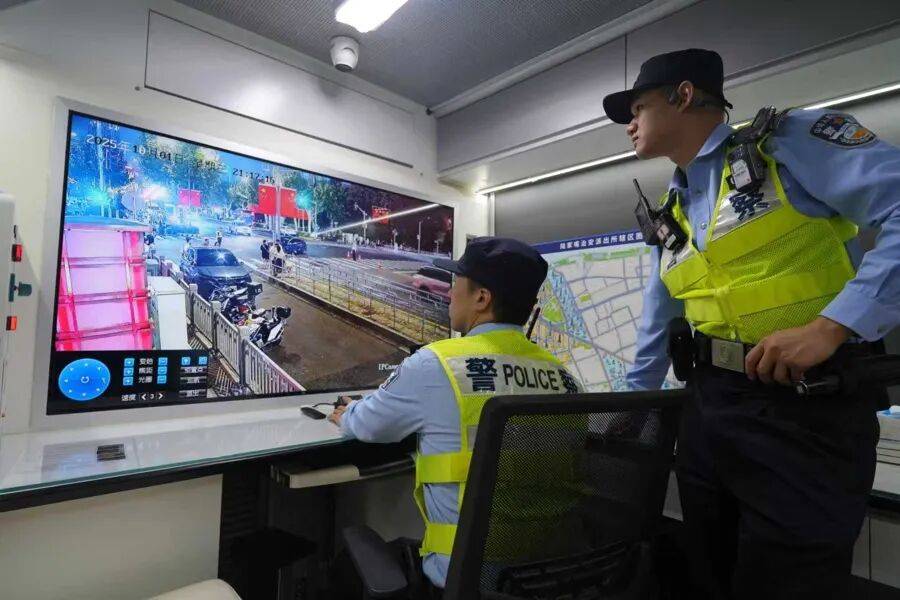 突然群发<strong></p>
<p>币圈老沈</strong>！大批上海市民收到警方短信！全市爆火网红已被锁定...有爸爸因孩子违规被罚款