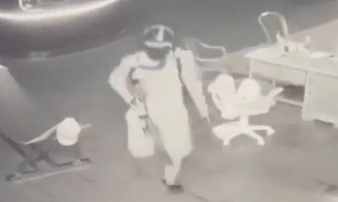 越南一家3口被枪杀<strong></p>
<p>币圈老沈</strong>,33岁男子被警方抓获,声称“为完成游戏任务”,抢走现金折合人民币140元