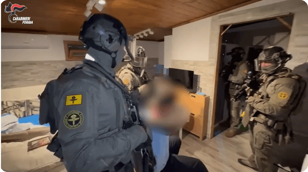 凯特患癌竟因辉瑞疫苗?伦敦4万被盗手机直飞香港<strong></p>
<p>币圈老沈</strong>,比贩毒暴利产业链曝光…