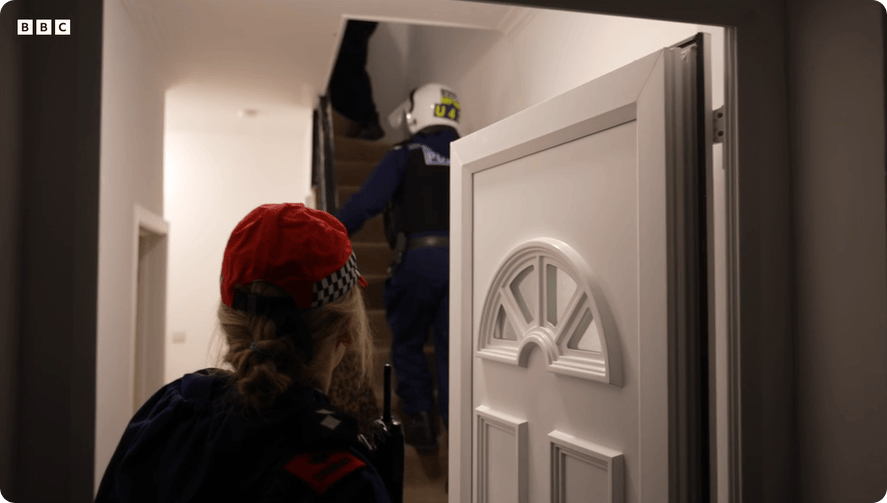 凯特患癌竟因辉瑞疫苗?伦敦4万被盗手机直飞香港<strong></p>
<p>币圈老沈</strong>,比贩毒暴利产业链曝光…