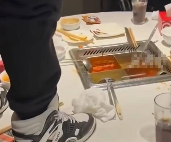 海底捞小便事件判决生效：两名17岁男孩家长赔偿220万元<strong></p>
<p>币圈搬砖套利</strong>，此前海底捞索赔2300万元