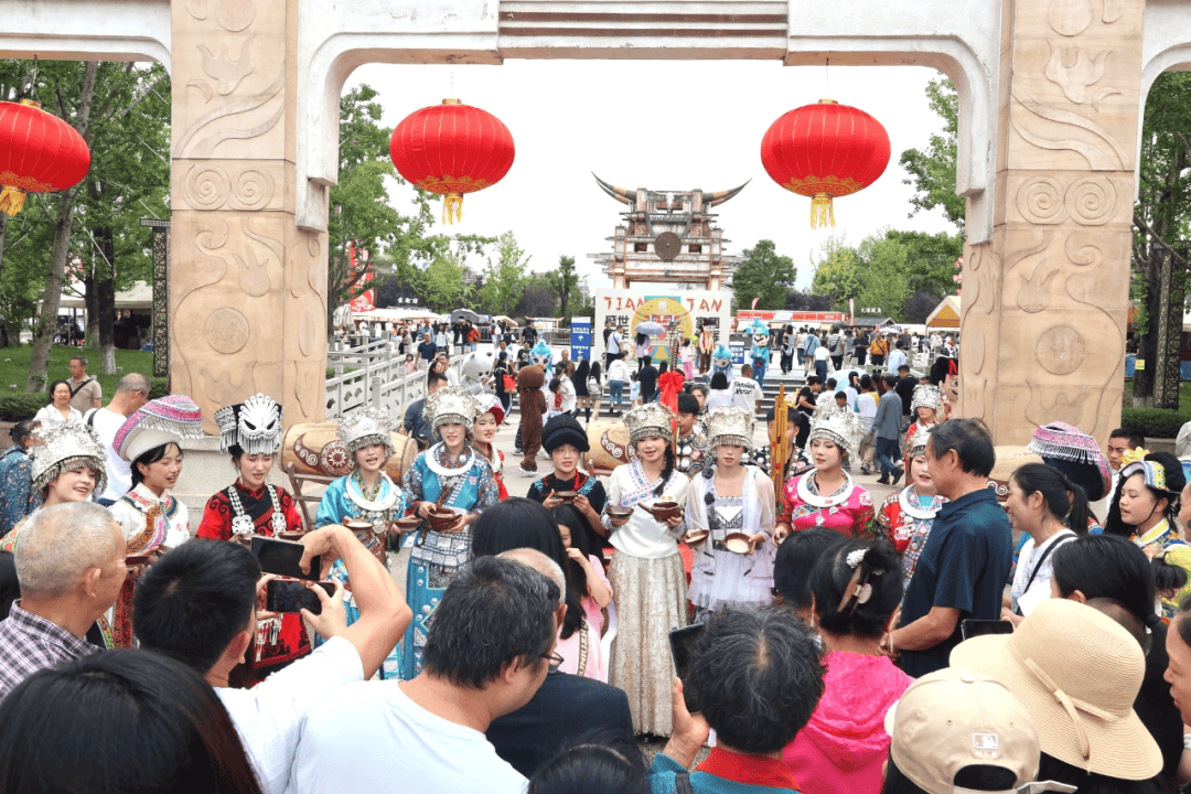 同比增长27%<strong></p>
<p>币圈搬砖套利</strong>！双节假期天河潭景区接待游客超21万人次