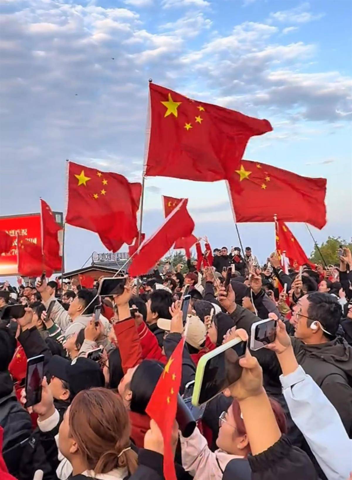 国庆长假结束泰山陪爬者晒业绩:80人团队接了200单<strong></p>
<p>币圈搬砖套利</strong>,如不下雨单量估计要多四倍,年入30万只是噱头