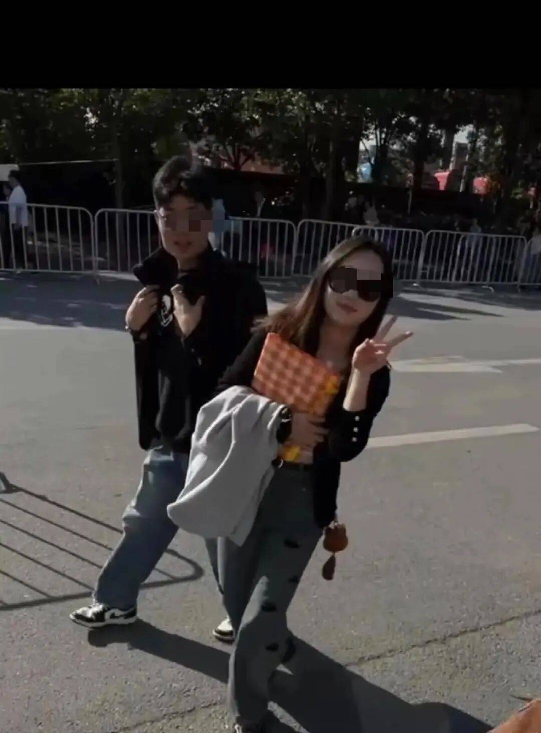 “中国两游客在马来西亚失踪”后续:男子手机定位仍在海底<strong></p>
<p>币圈搬砖套利</strong>,其姐姐加急办好护照即将赴事发地