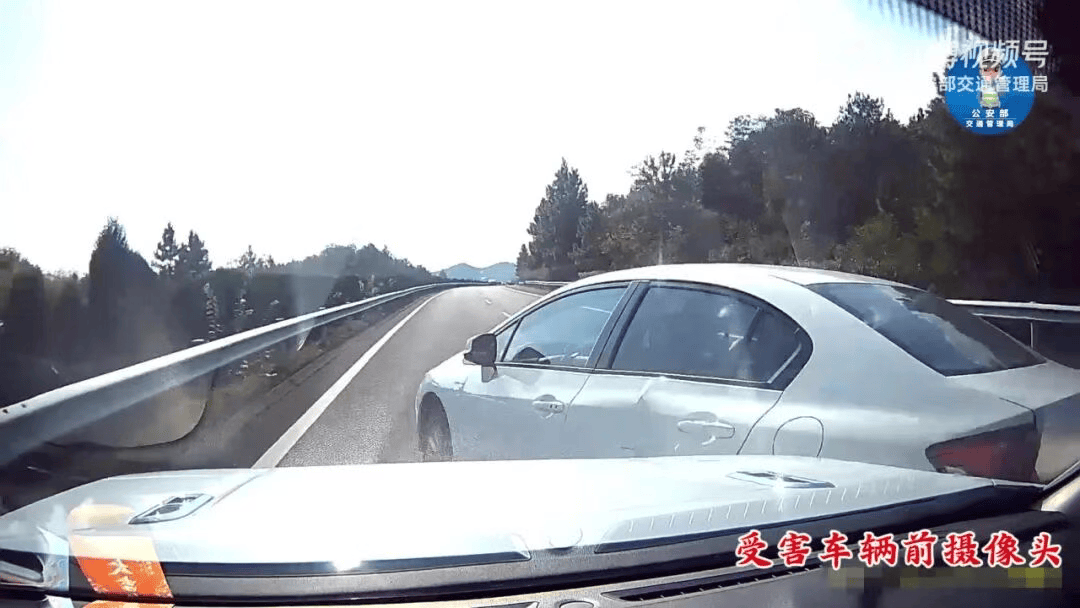 “我撒谎天打雷劈!”男子高速突然强行变道致翻车<strong></p>
<p>币圈搬砖套利</strong>,反诬赖对方