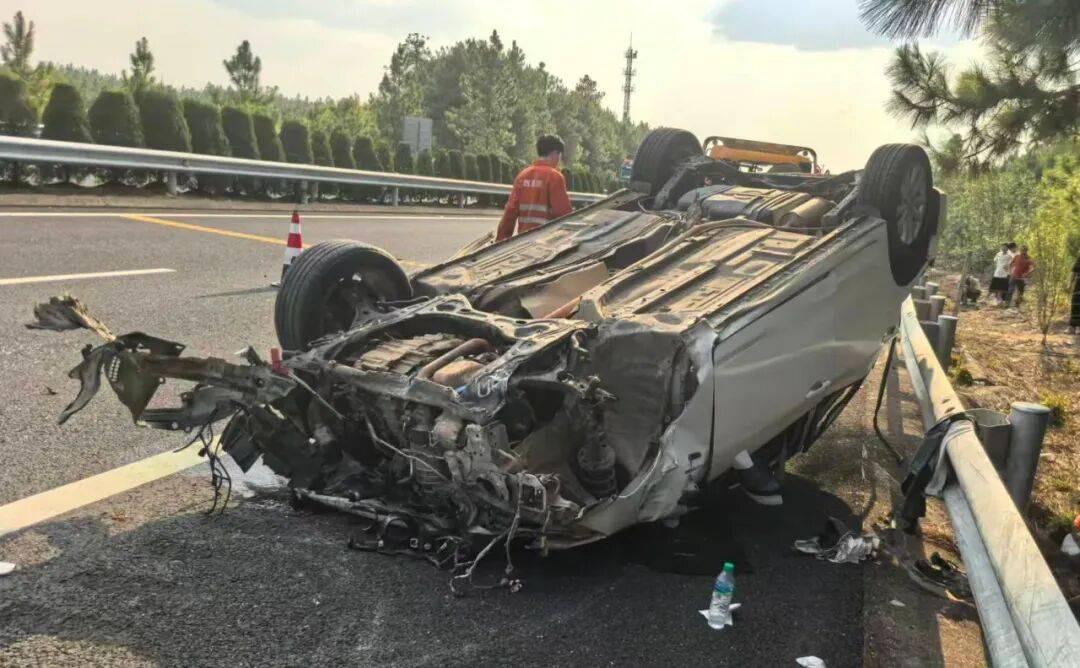 “我撒谎天打雷劈!”男子高速突然强行变道致翻车<strong></p>
<p>币圈搬砖套利</strong>,反诬赖对方