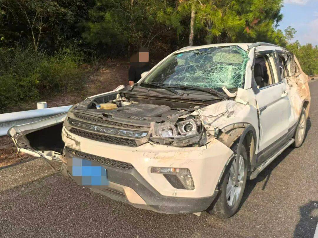 “我撒谎天打雷劈!”男子高速突然强行变道致翻车<strong></p>
<p>币圈搬砖套利</strong>,反诬赖对方