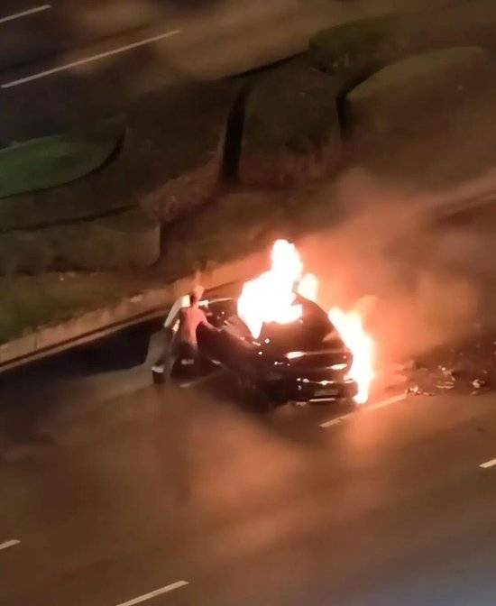 小米汽车失控起火司机遇难<strong></p>
<p>吹牛币</strong>，目击者称车速150km/h，实探事故地：燃烧留下的印记仍在