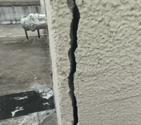 安徽一业主私挖300平米地下室致32户房屋开裂<strong></p>
<p>手机炒币</strong>,律师:承担各项责任,严重可追刑责