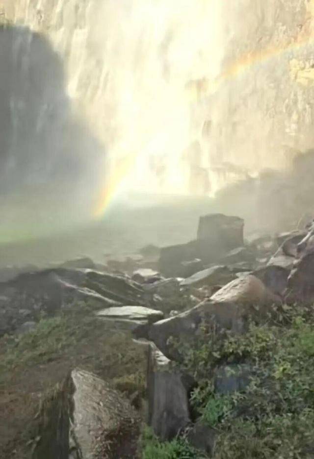 河南拍照坠崖大学生已确认身亡<strong></p>
<p>手机炒币</strong>,救援人员:遗体在水潭3米深处找到