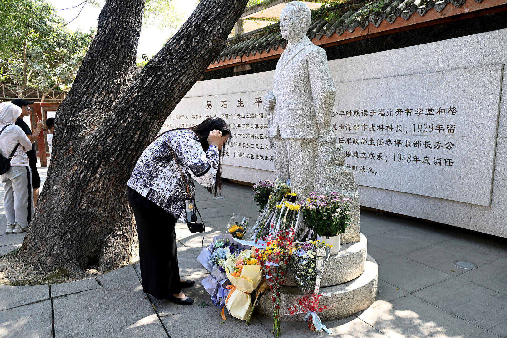 《沉默的荣耀》联合出品人:<strong></p>
<p>无链不币</strong>我们最终选择向真实深深鞠躬