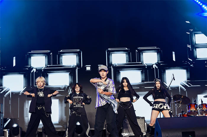 活力唱响青春经济<strong></p>
<p>无链不币</strong>，第四届青春上海大学生音乐节绽放南上海科创中心