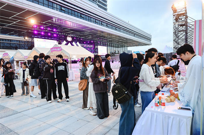 活力唱响青春经济<strong></p>
<p>无链不币</strong>，第四届青春上海大学生音乐节绽放南上海科创中心