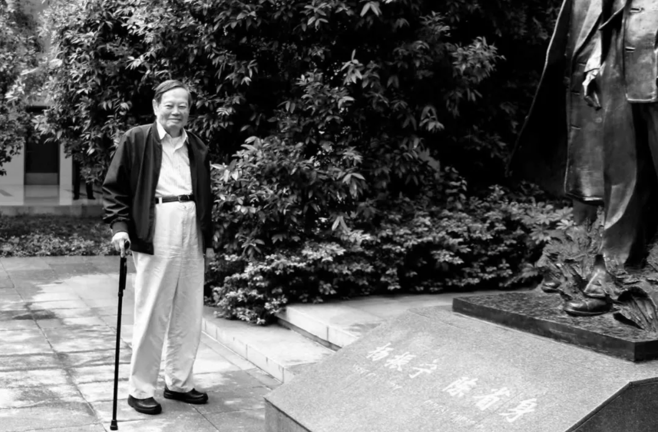 杨振宁为什么连续32年担任东莞理工学院名誉校长<strong></p>
<p>无链不币</strong>?