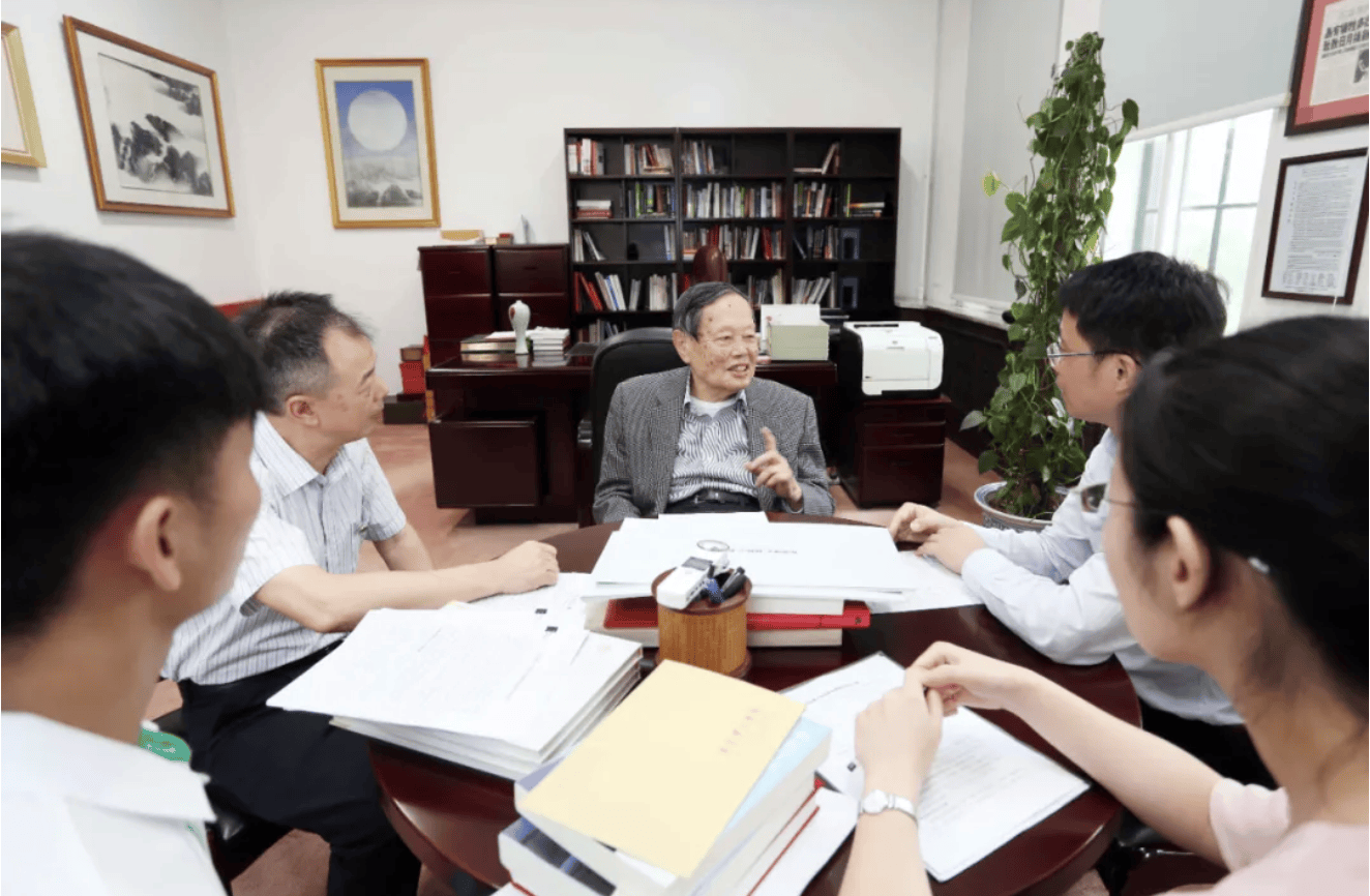 杨振宁为什么连续32年担任东莞理工学院名誉校长<strong></p>
<p>无链不币</strong>?