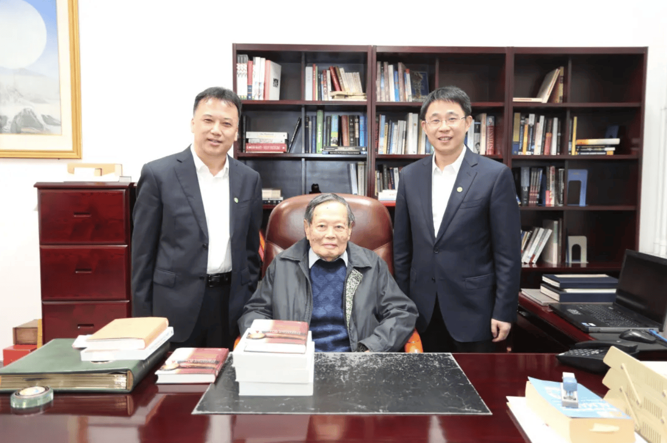 杨振宁为什么连续32年担任东莞理工学院名誉校长<strong></p>
<p>无链不币</strong>?