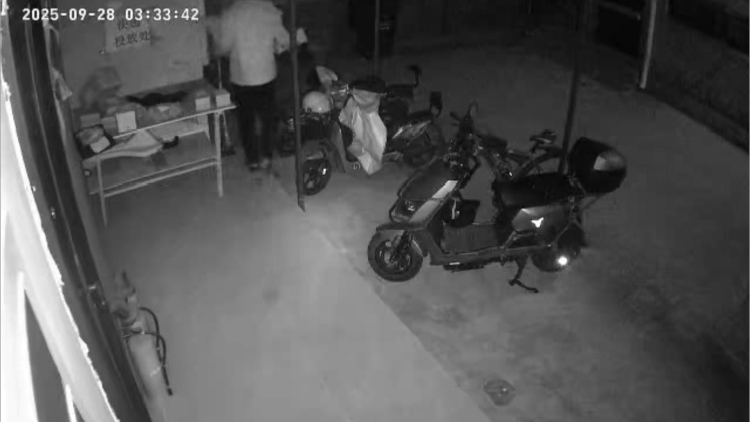 每月稳定收入8000多元却忍不住经常偷快递<strong></p>
<p>柚子币行情</strong>,上海一男子被刑拘