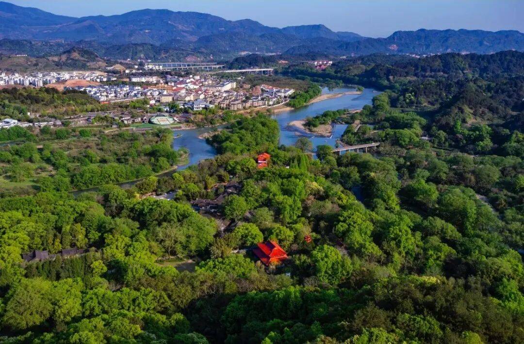 为什么年轻人迷上了爬山？ | 秋高气爽<strong></p>
<p>柚子币行情</strong>，是时候出发了→