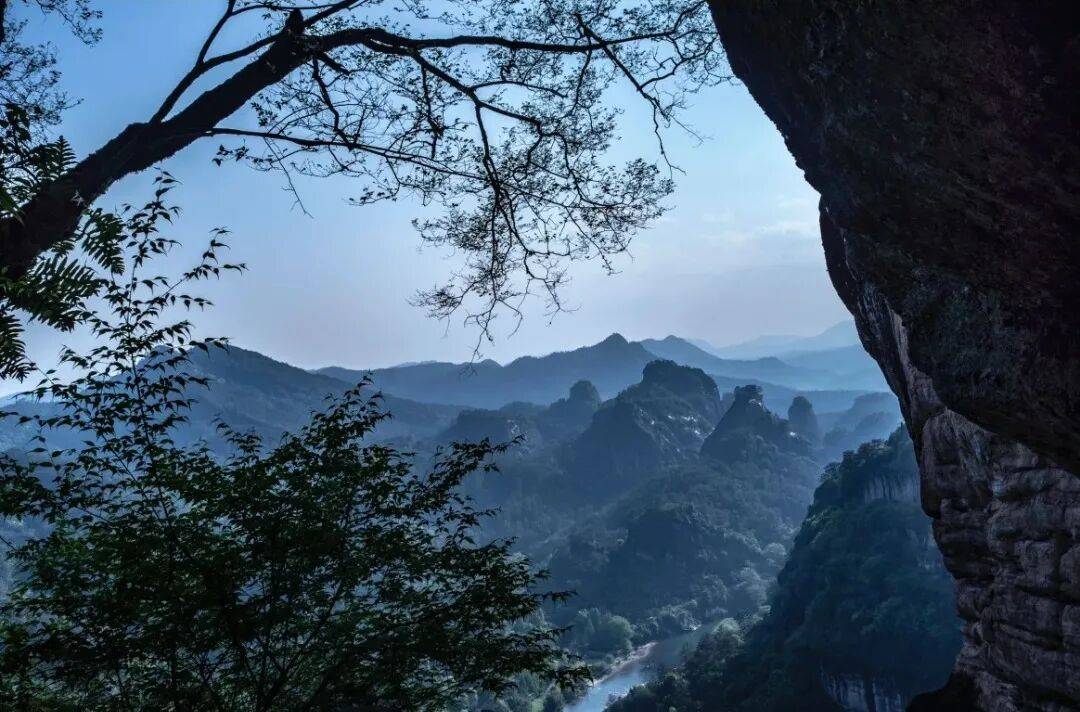 为什么年轻人迷上了爬山？ | 秋高气爽<strong></p>
<p>柚子币行情</strong>，是时候出发了→