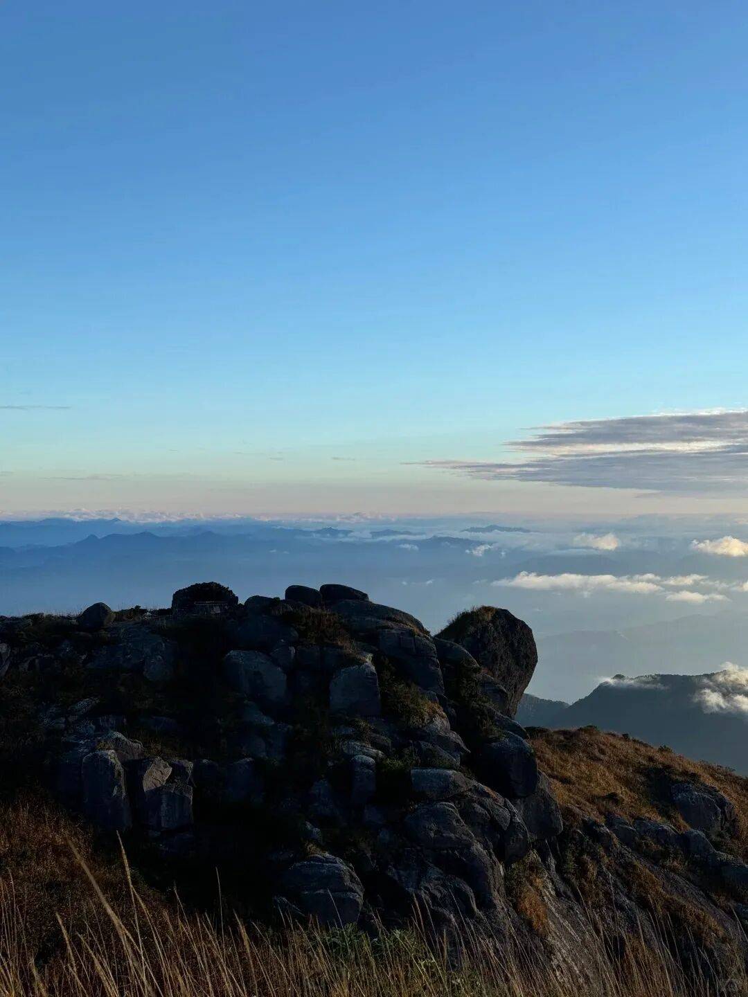 为什么年轻人迷上了爬山？ | 秋高气爽<strong></p>
<p>柚子币行情</strong>，是时候出发了→