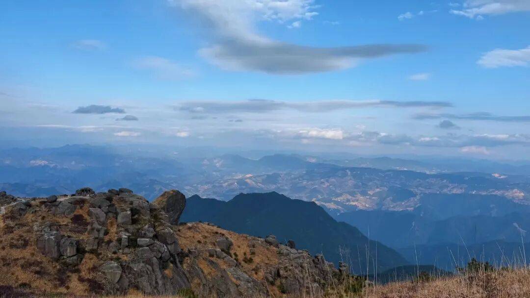 为什么年轻人迷上了爬山？ | 秋高气爽<strong></p>
<p>柚子币行情</strong>，是时候出发了→