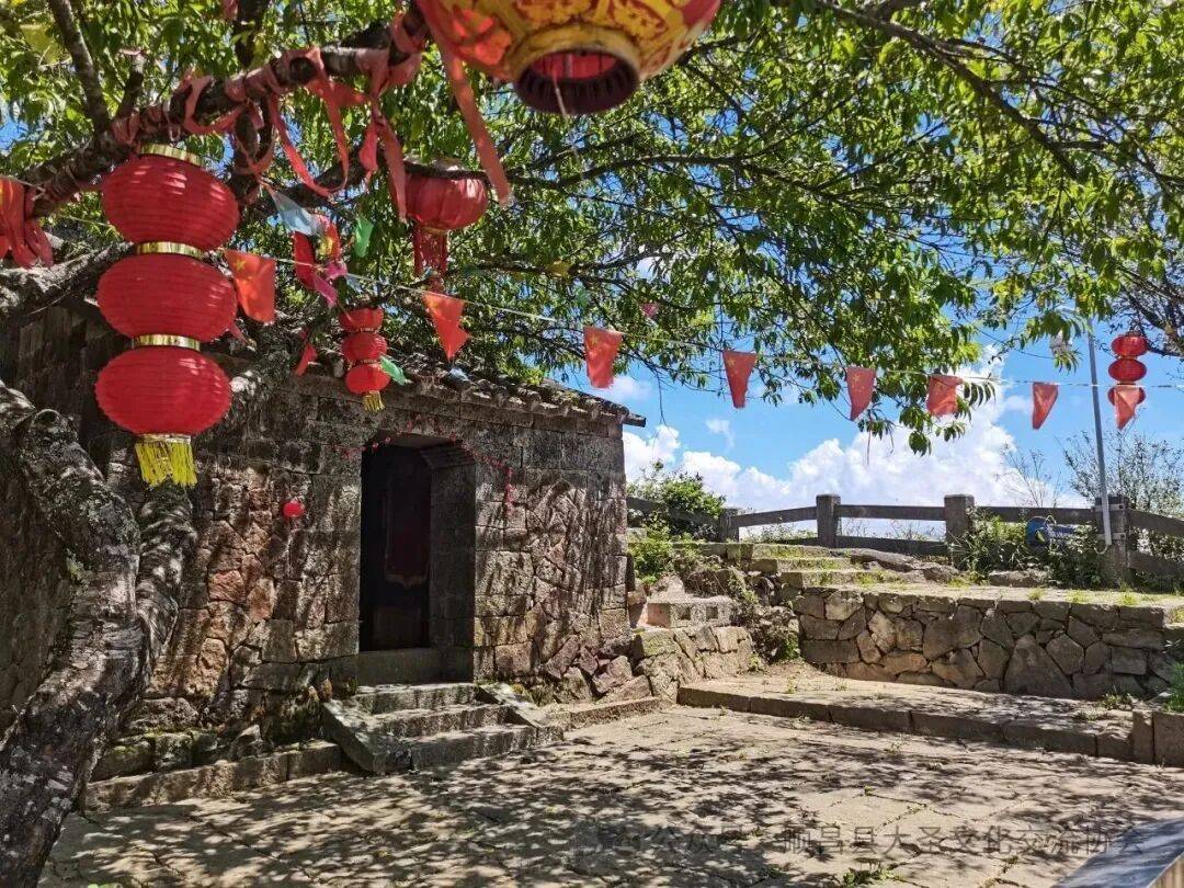 为什么年轻人迷上了爬山？ | 秋高气爽<strong></p>
<p>柚子币行情</strong>，是时候出发了→